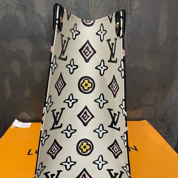 (SOLD) Louis Vuitton ONTHEGO Leather GM- Black (Proof Of Authenticity Provided) - Picture 4 of 16